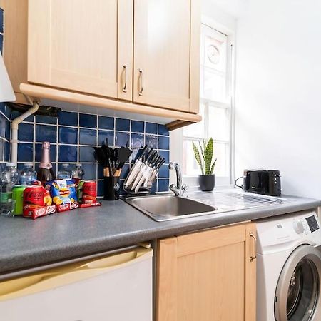 Beautiful One Bedroom Flat In Tavistock Place Londra Esterno foto