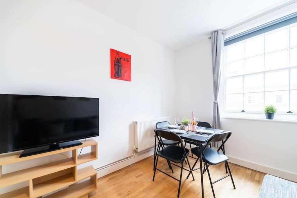 Beautiful One Bedroom Flat In Tavistock Place Londra Esterno foto