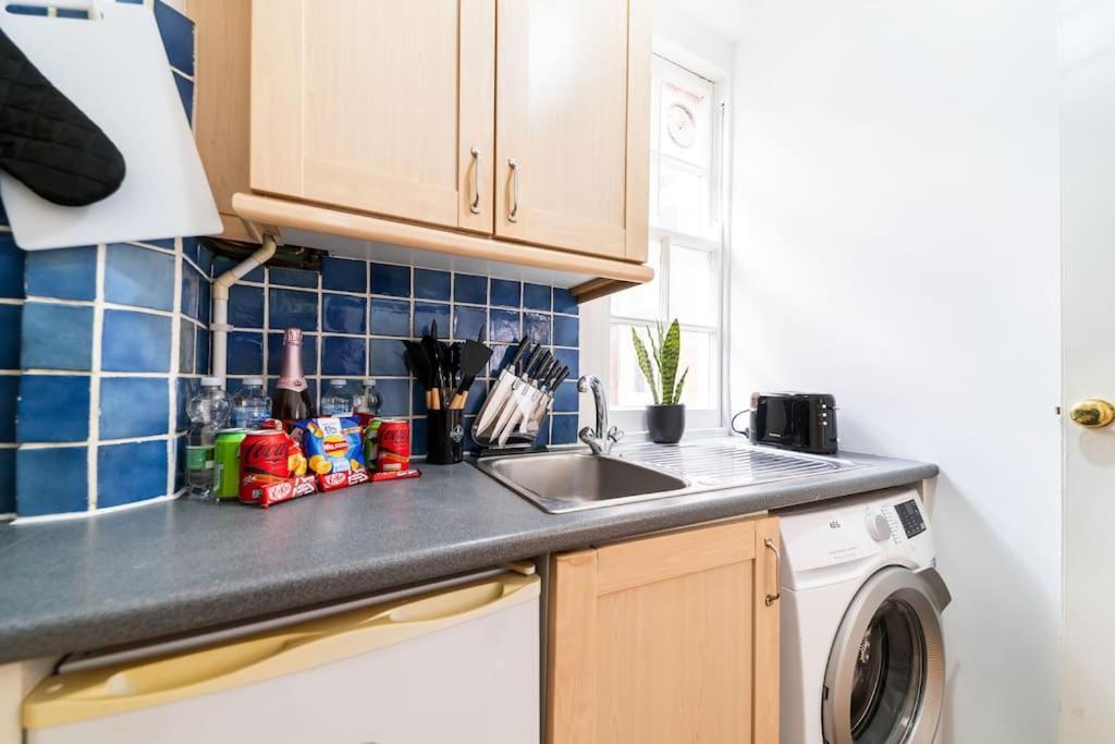 Beautiful One Bedroom Flat In Tavistock Place Londra Esterno foto