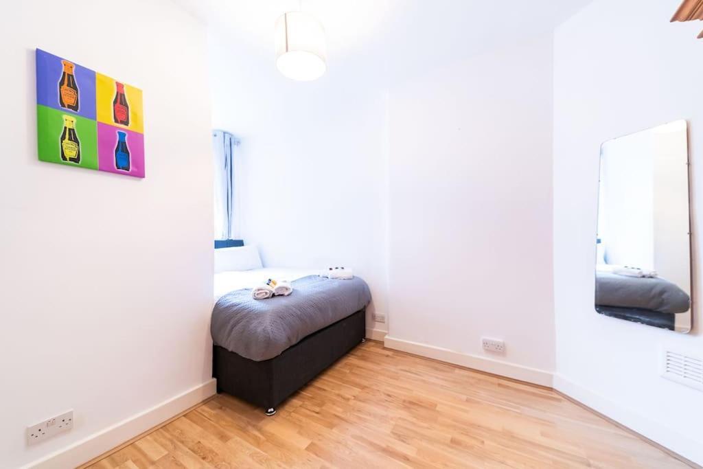 Beautiful One Bedroom Flat In Tavistock Place Londra Esterno foto