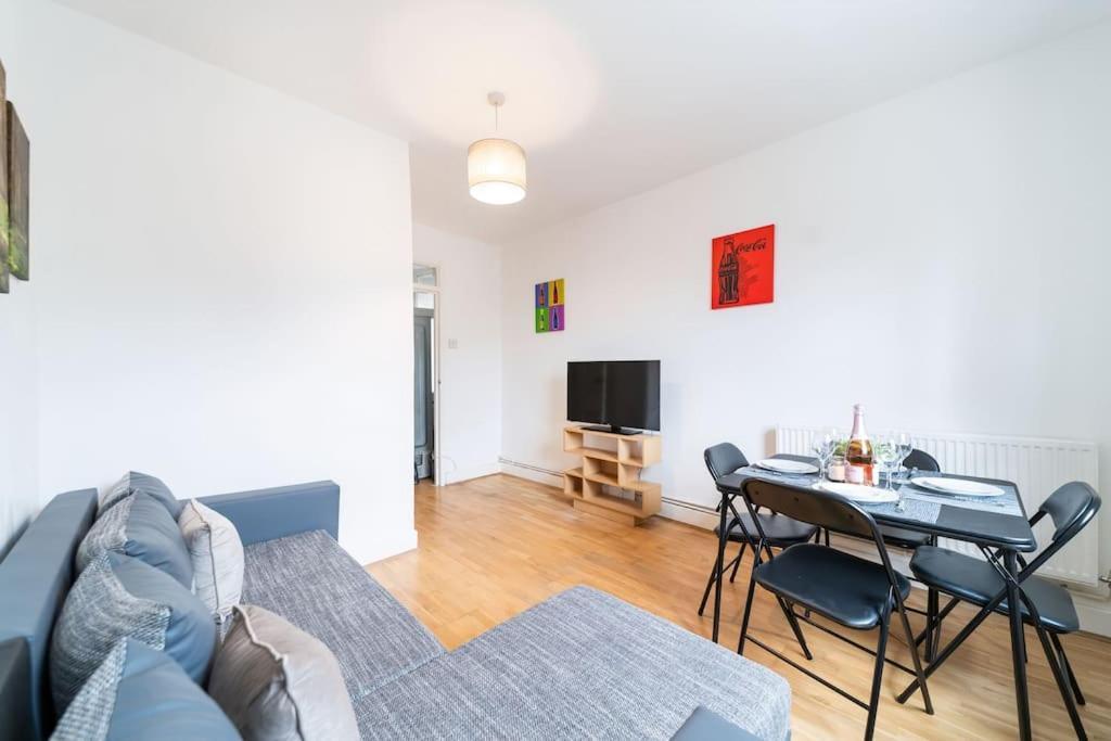 Beautiful One Bedroom Flat In Tavistock Place Londra Esterno foto