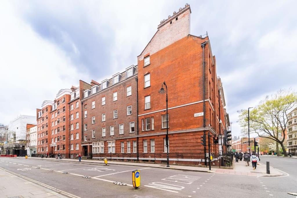 Beautiful One Bedroom Flat In Tavistock Place Londra Esterno foto