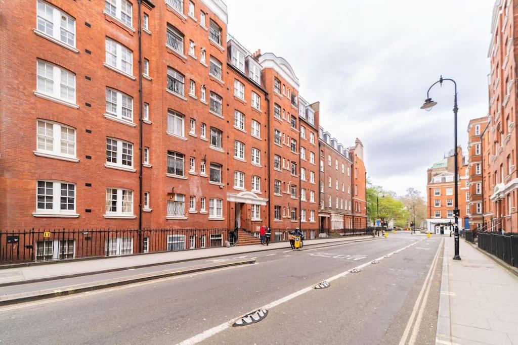 Beautiful One Bedroom Flat In Tavistock Place Londra Esterno foto