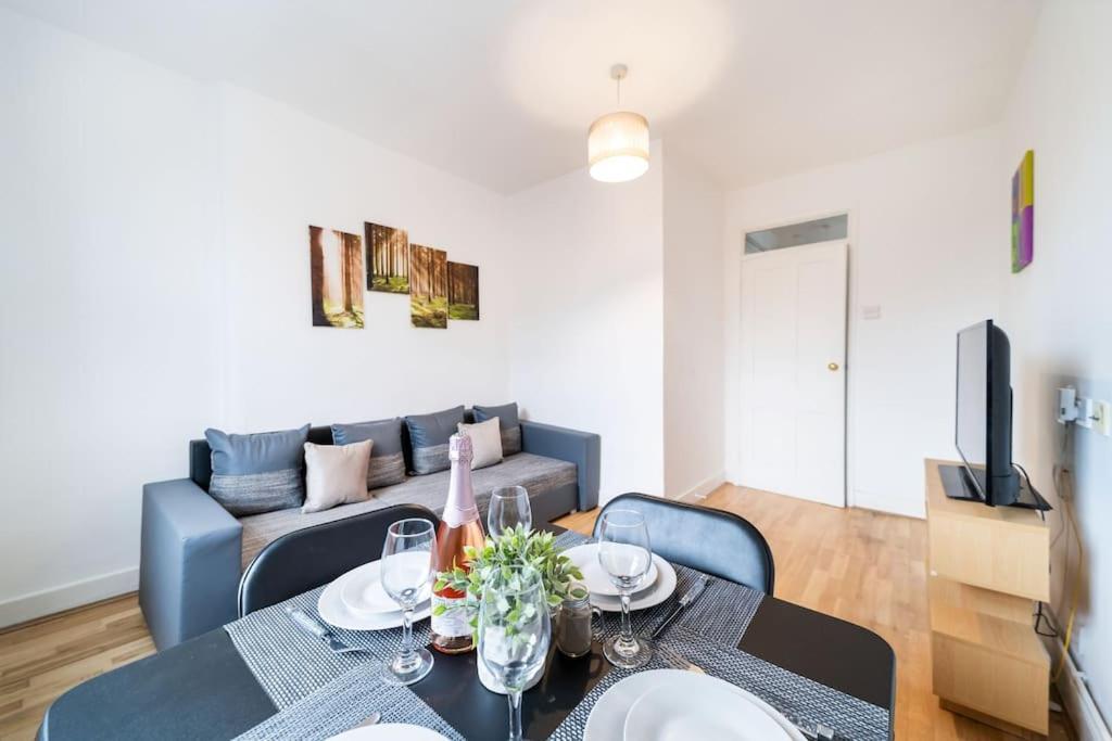 Beautiful One Bedroom Flat In Tavistock Place Londra Esterno foto