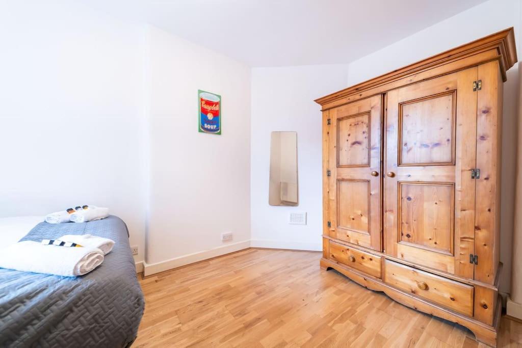 Beautiful One Bedroom Flat In Tavistock Place Londra Esterno foto