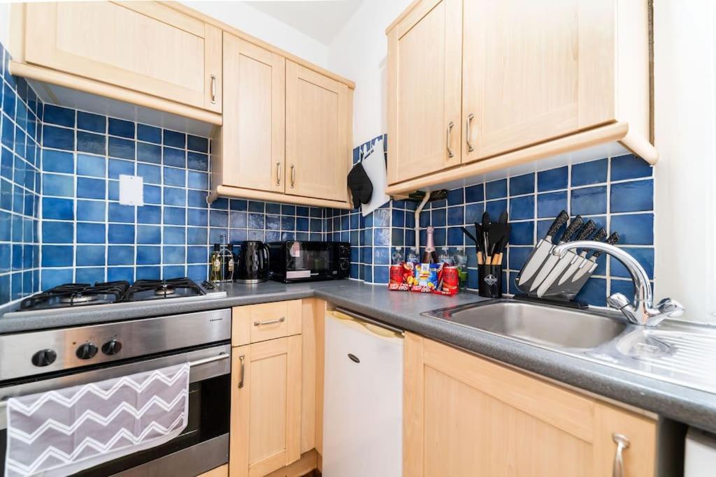 Beautiful One Bedroom Flat In Tavistock Place Londra Esterno foto